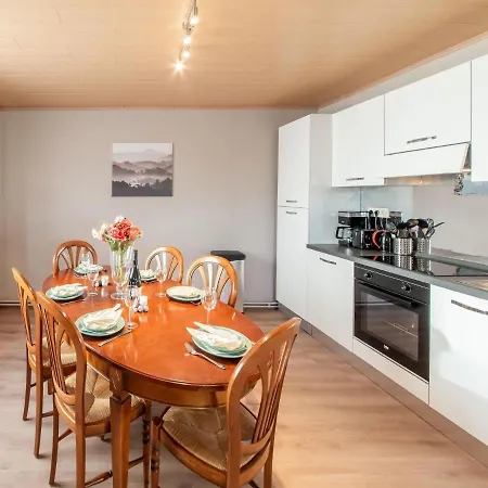 Сasa de vacaciones In With Garden